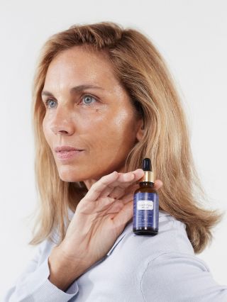 Poznej Hraběnčino sérum 💙 Kombinace účinných přírodních hydratačních komponent zajišťuje pleti potřebnou vlhkost a chrání...