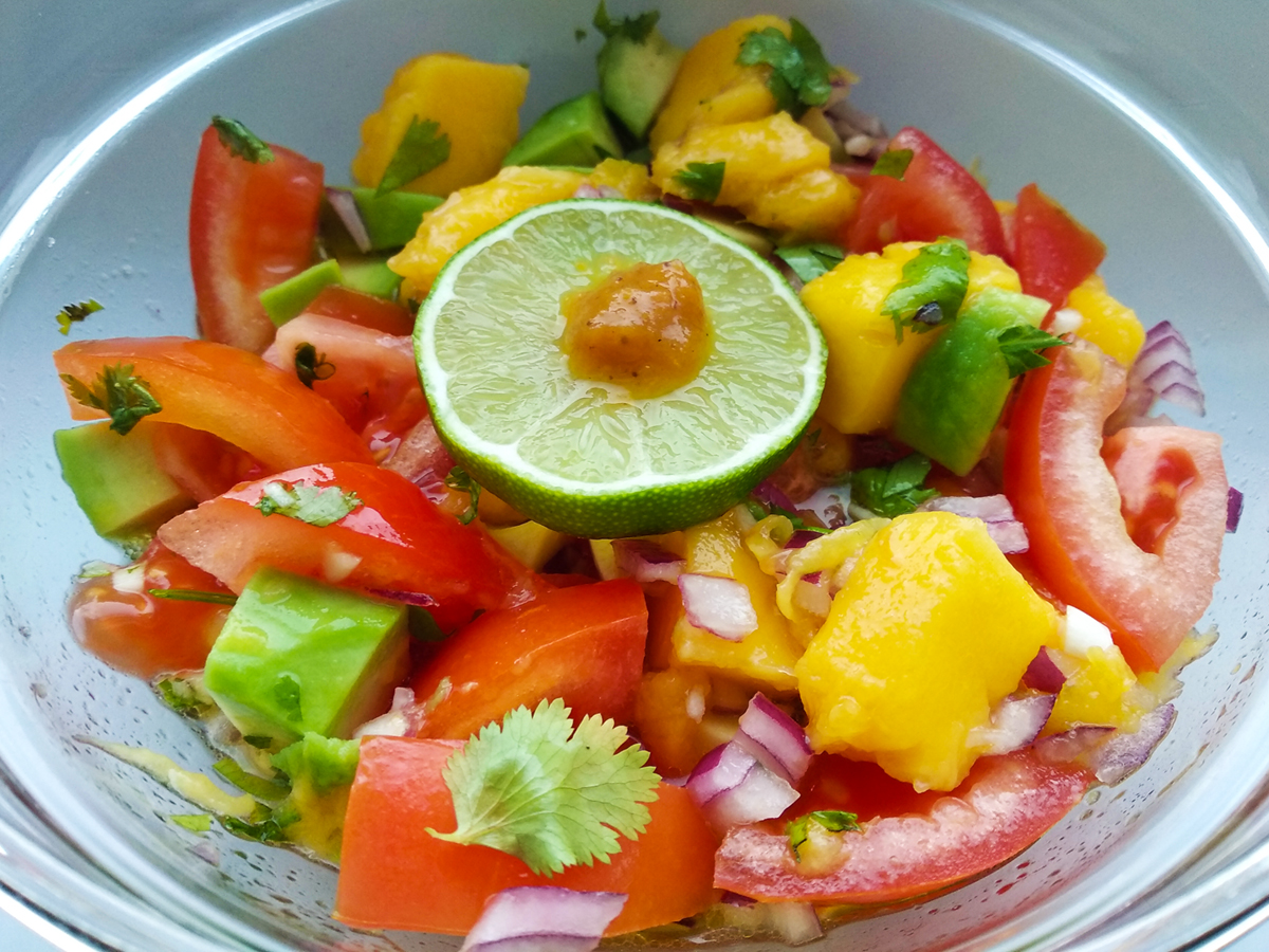 Mango / avokádo salát s Mango Madness