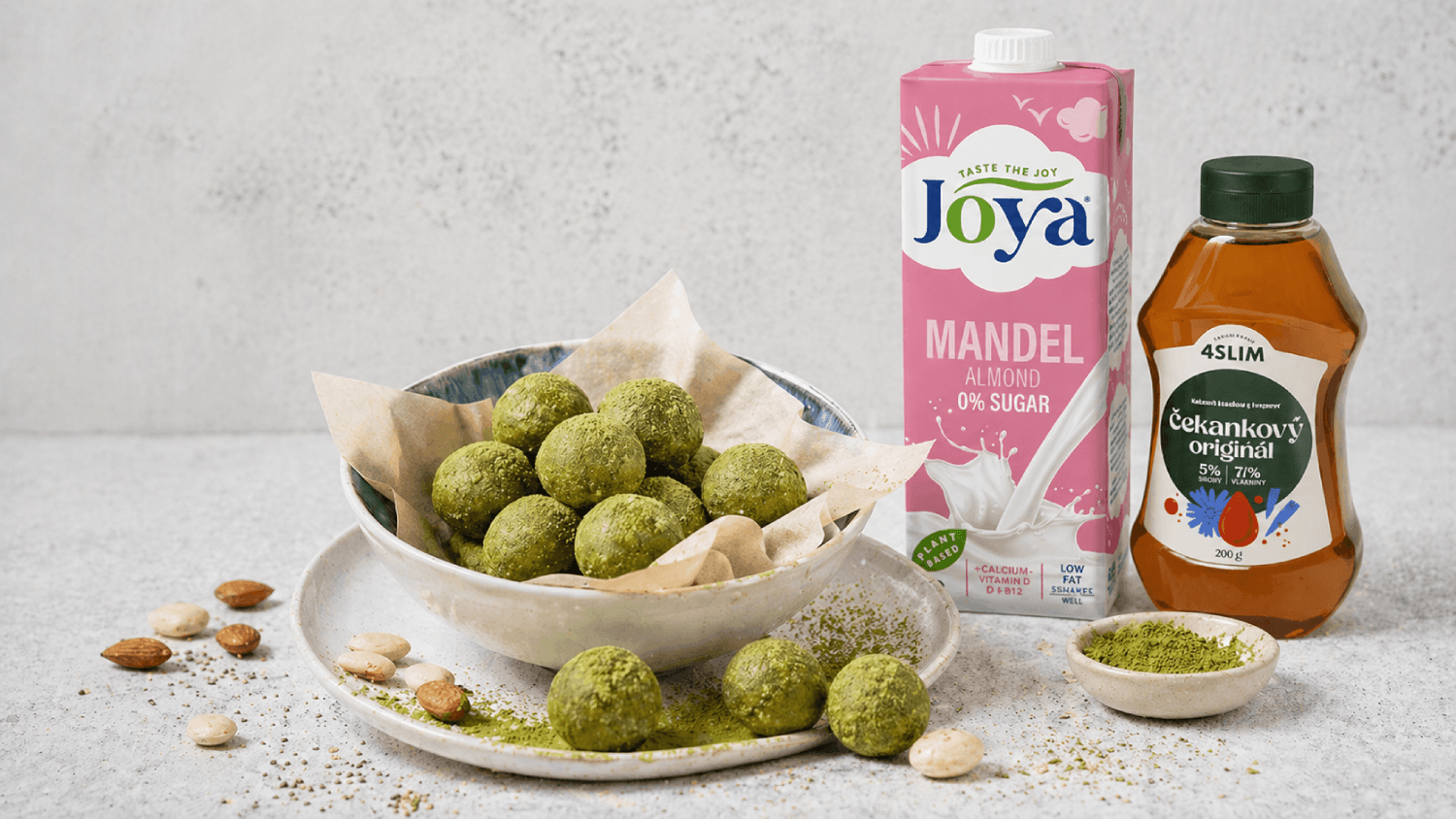 Recept: Matcha protein bliss balls s mandlovým nápojem