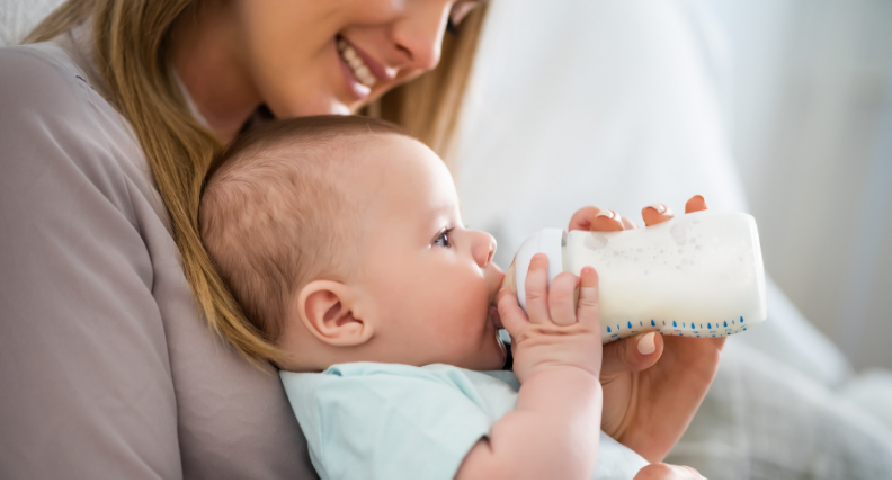 Czy korzystniejsze jest podawanie probiotyków bezpośrednio w preparacie do początkowego żywienia niemowląt, czy też w postaci kropli?