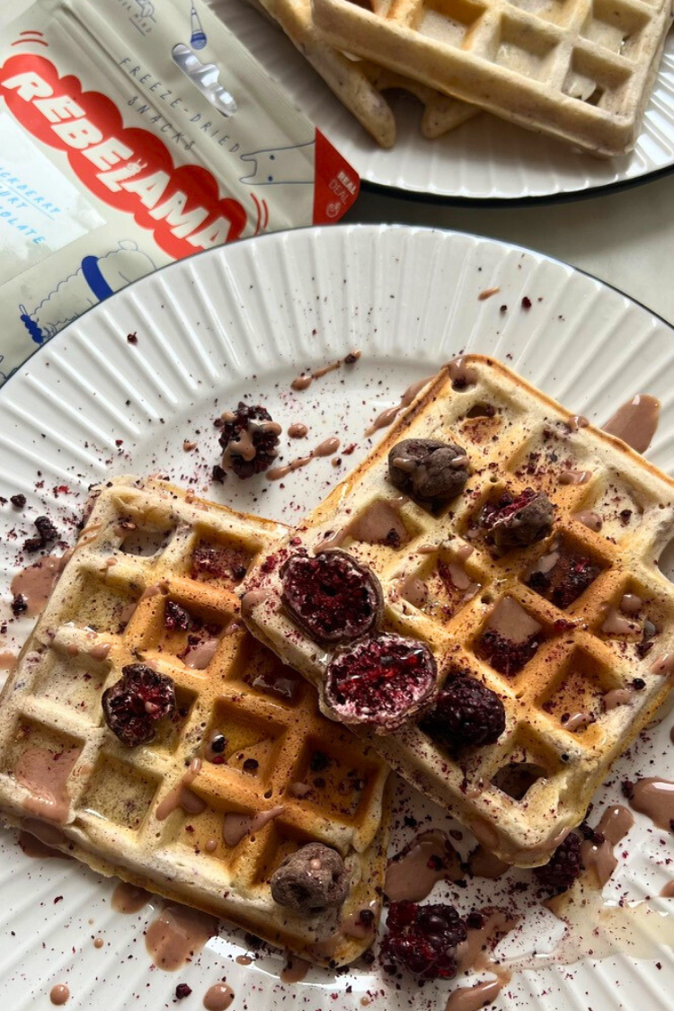 Extra chrumkavé wafle s černicami