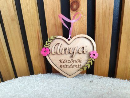Anyáknapi szív alakú dísz
