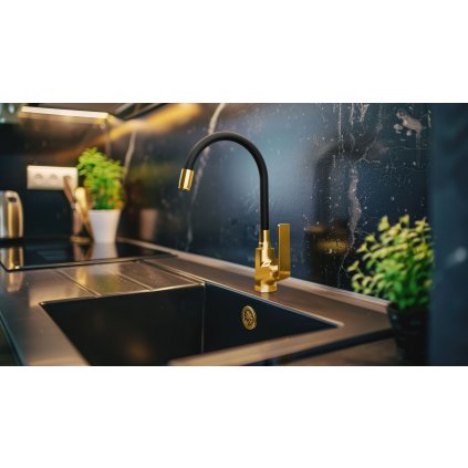 Invena Ligaria, baterie înaltă pentru chiuvetă cu braț elastic, sistem Eco Start, auriu strălucitor/negru mat, INV-BZ-39-009-L