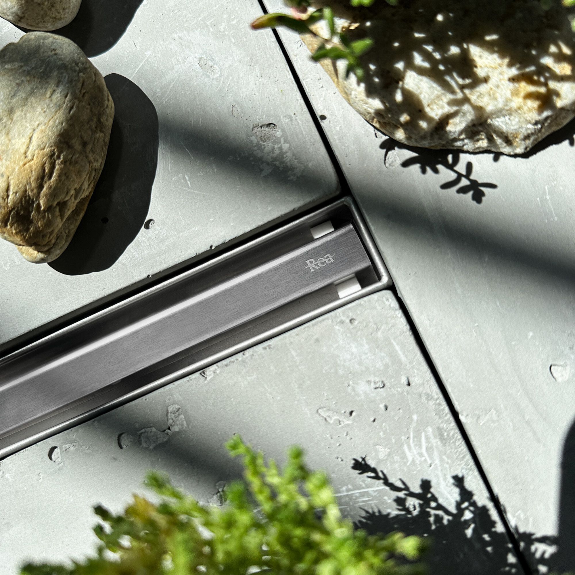 Rea Neox Slim Pro, odtokový sprchový žľab 80 cm, brúsená oceľ, REA-G5802