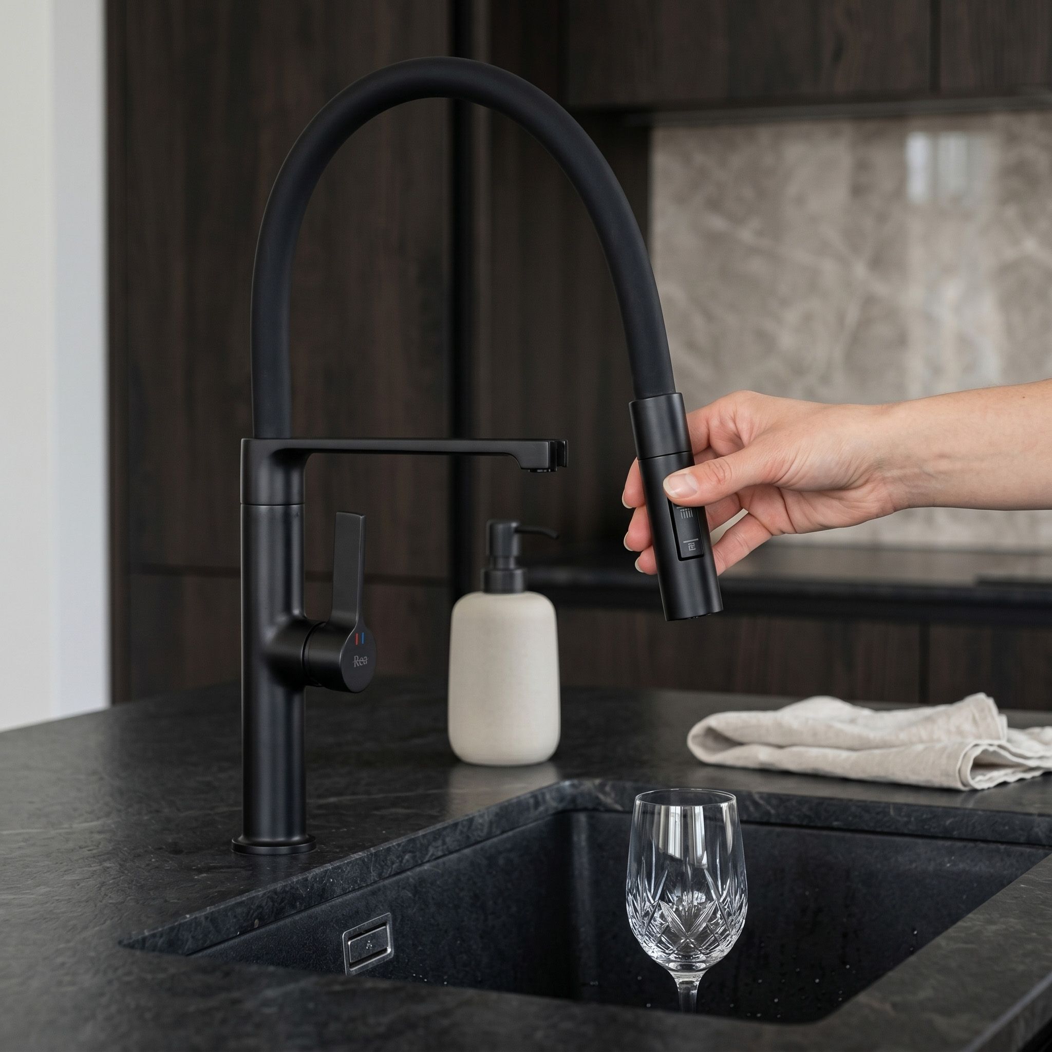 Rea Lago, baterie înaltă pentru chiuvetă, h-510, negru mat, REA-B9333