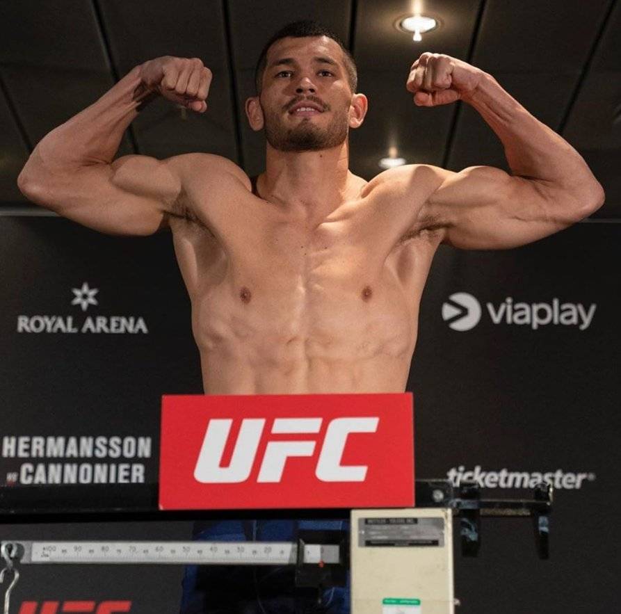 Makhmud Muradov (UFC) a zátěžová vesta Heavy Weight