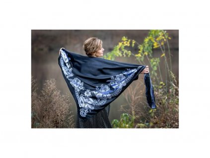 Folklore scarf Ondrin VSh 160x160 ROSE AND LACE black