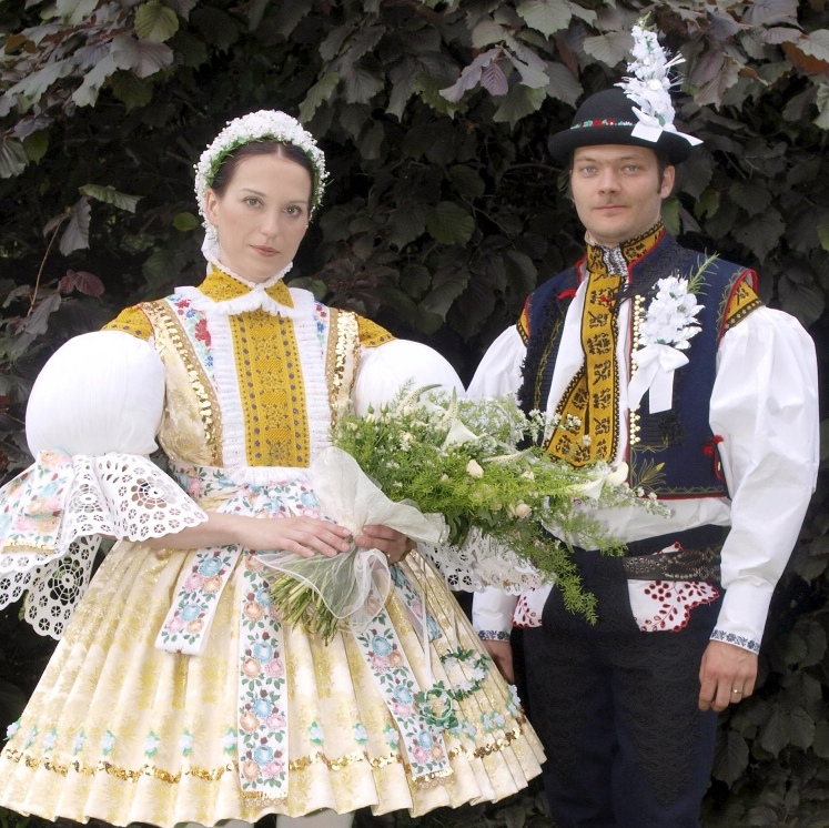 Svatba v krojích - prostá, a přitom neobyčejná