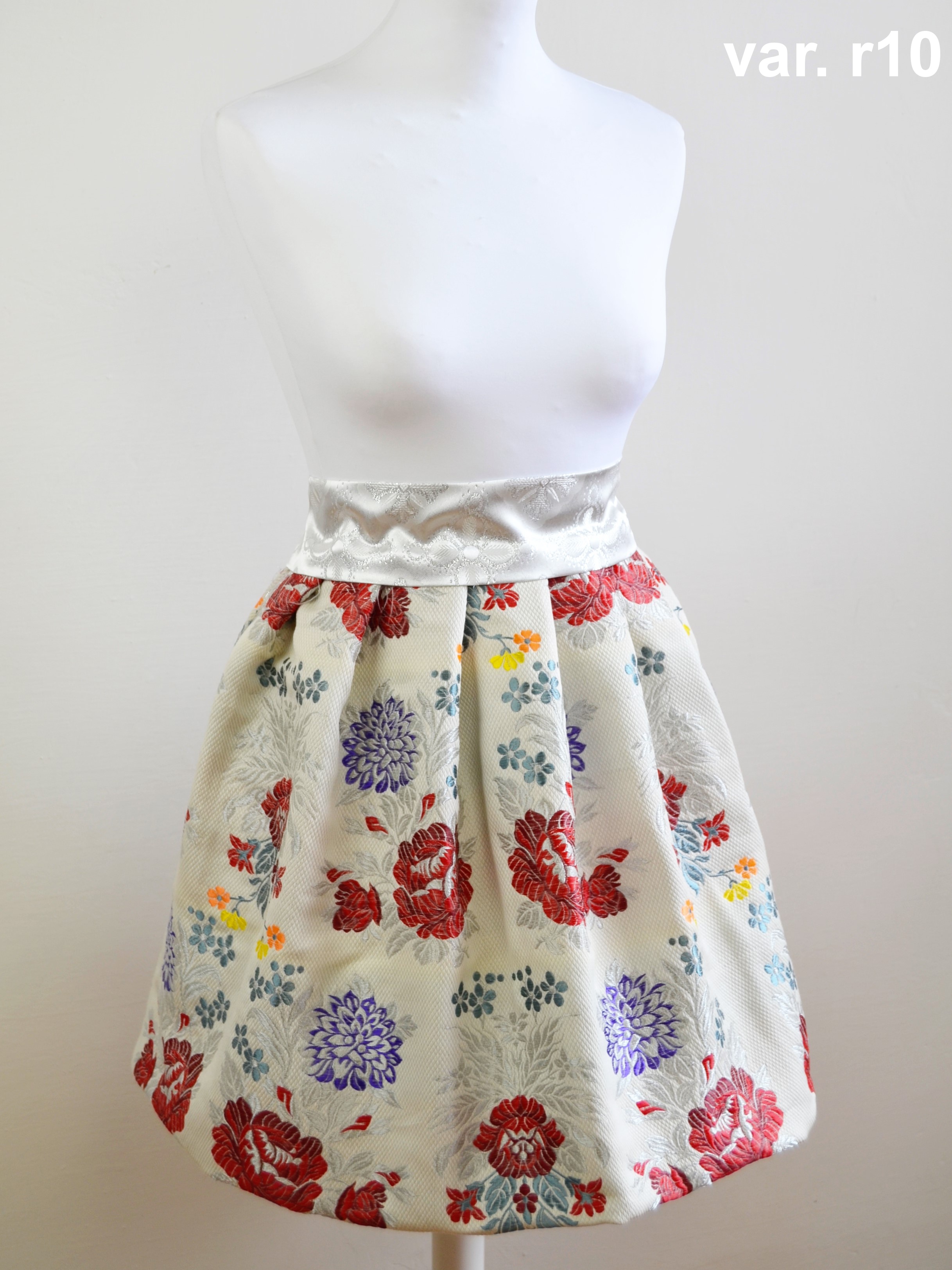 Velikonoční oděvy