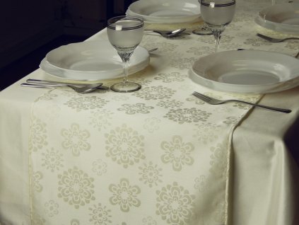 r 6271 ubrus behoun kvety smetanova