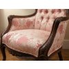 dusty rose křeslo