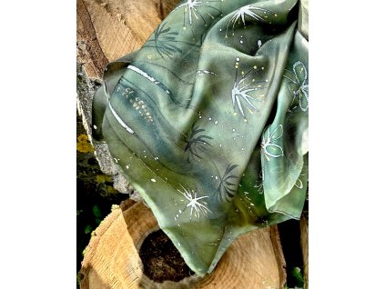 Hedvábný šátek střední