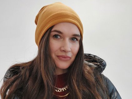 ZIMNÍ JEDNOBAREVNÁ ČEPICE podšitá 100% hedvábím