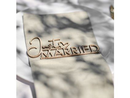 Drevená dekorácia na stôl - Just Married