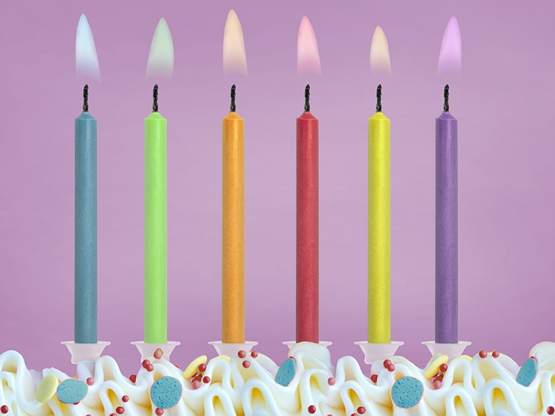 PartyDeco Narozeninové svíčky s barevnými plameny 6 ks