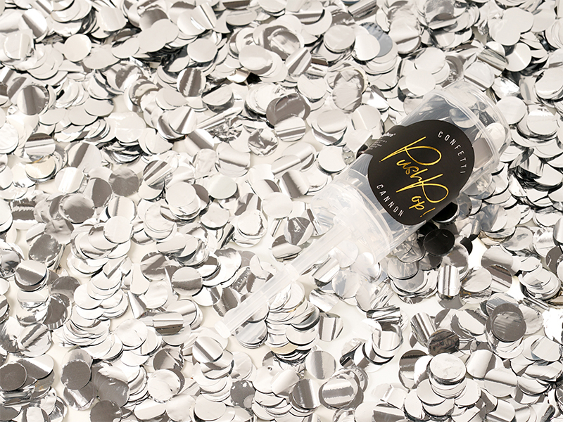 PartyDeco Malé vystřelovací konfety stříbrný barvy.