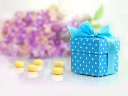 Krabička bodkovaná modrá s mašličkou 10 ks