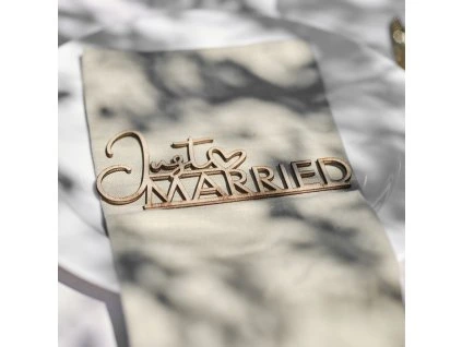 Drevená dekorácia na stôl - Just Married