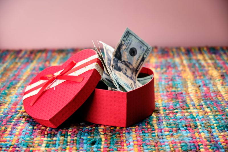 Cum să oferiți bani? Cadouri amuzante din bancnote