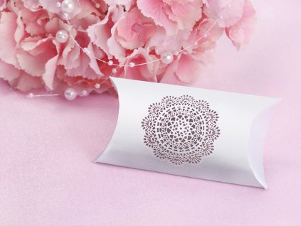 2014 krabicka s vyrezavanou rozetkou