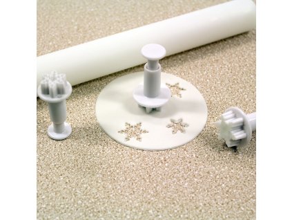 Set decupatoare în formă de fulgi de zăpadă de diferite dimensiuni 3 buc