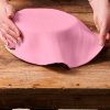 48974 1 ruzovy rozvalkany fondan sweet pink farebny fondan 430 g