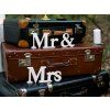 Drevená dekorácia na stôl - Mr & Mrs, biela
