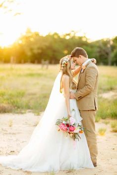 a9454bb966f3a9a9e5f846ae825f118b--wedding-couple-poses-wedding-photo-poses