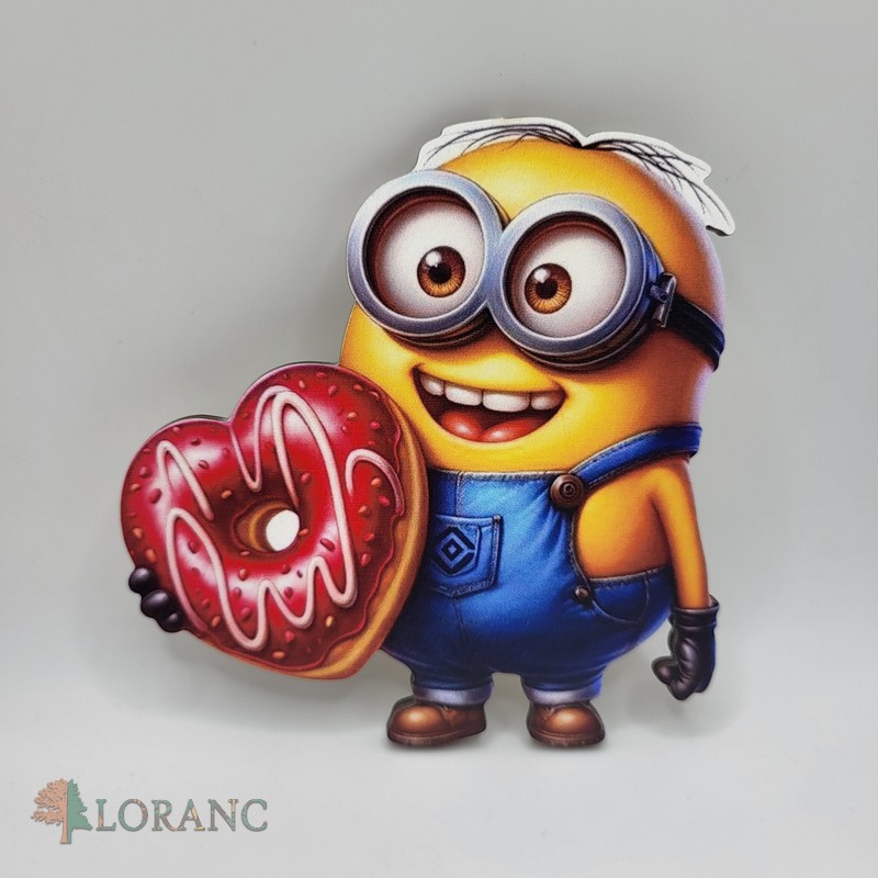 Magnetka na tortu - Mimoň s donutom v tvare srdca