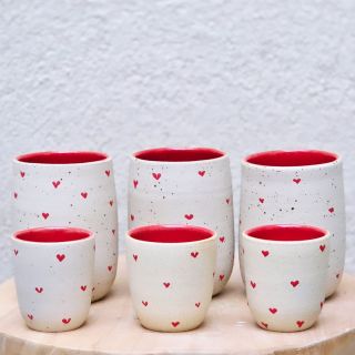 Srdíčka budeme mít ve všech velikostech❤️❤️❤️ zde ukázka ve velikosti 300 ml a 100 ml😍 #ceramics #valentines #batchbrew...