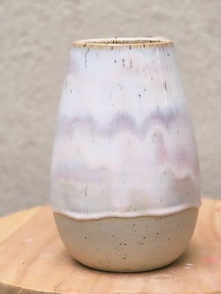 Věděli jste, že mám v nabídce i tyto vázy? Teď na jaro se obzvlášť hodí 🌷💐🌼 V nabídce mám různé glazury, ale za mě top je...