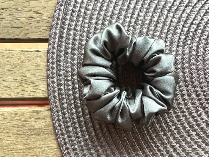 Saténová scrunchie khaki