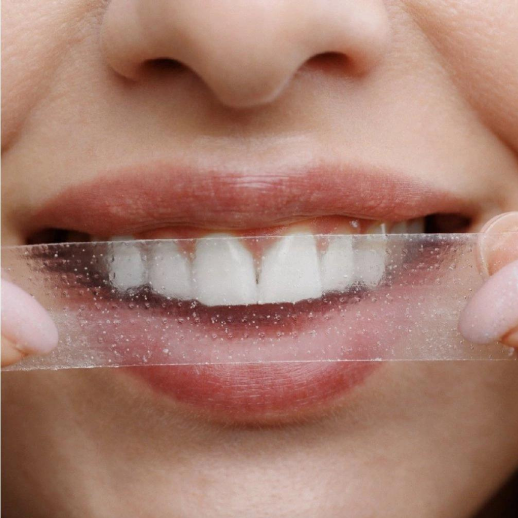 Tipy na udržení bělejších zubů pro milovníky kávy a čaje