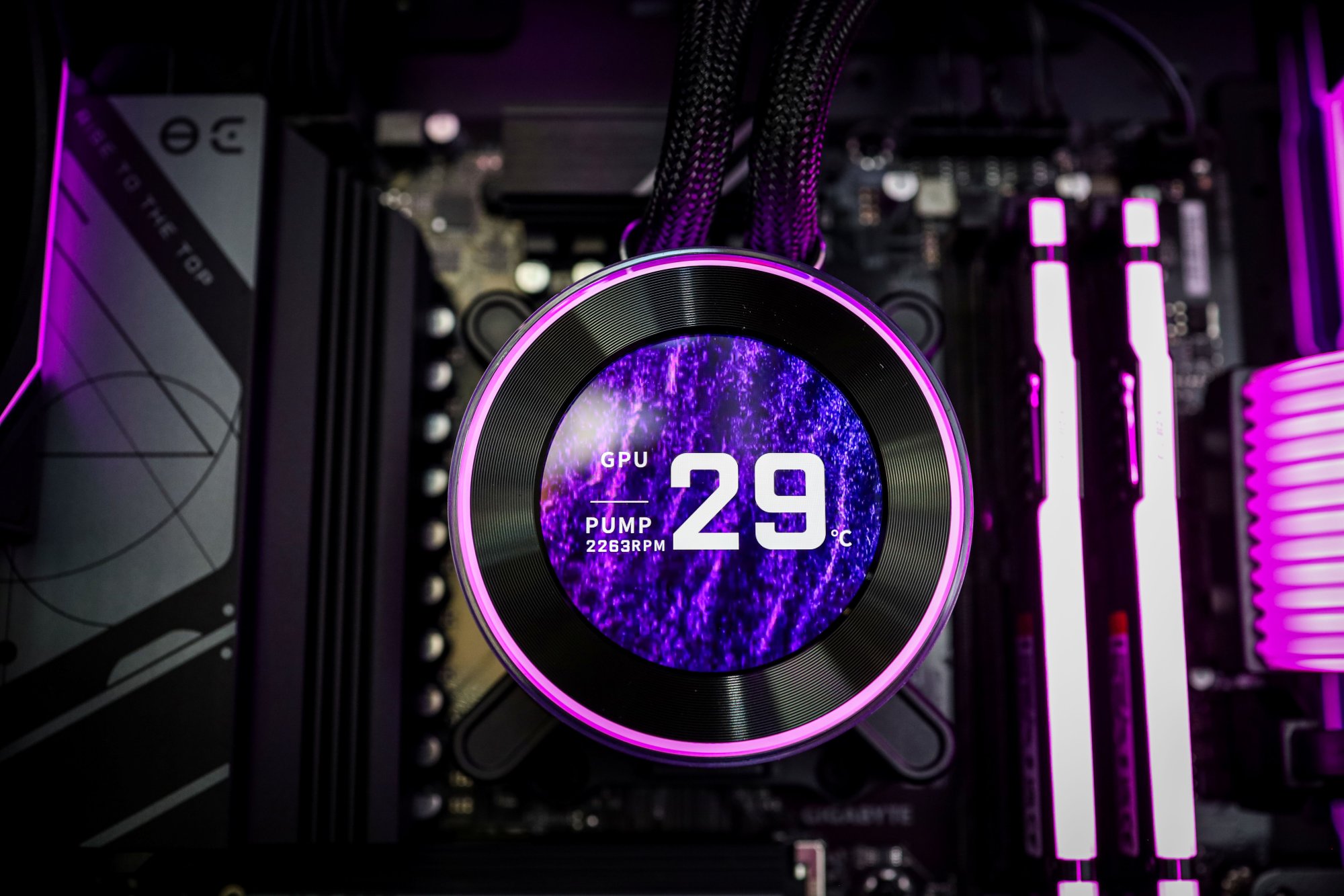 Nenáročné a staré hry na PC 2026: Co rozjedete za PC do 20 000 Kč