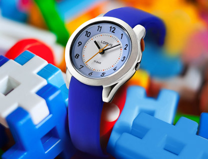 První hodinky pro dítě: zvolit raději klasiku, nebo chytrou alternativu?