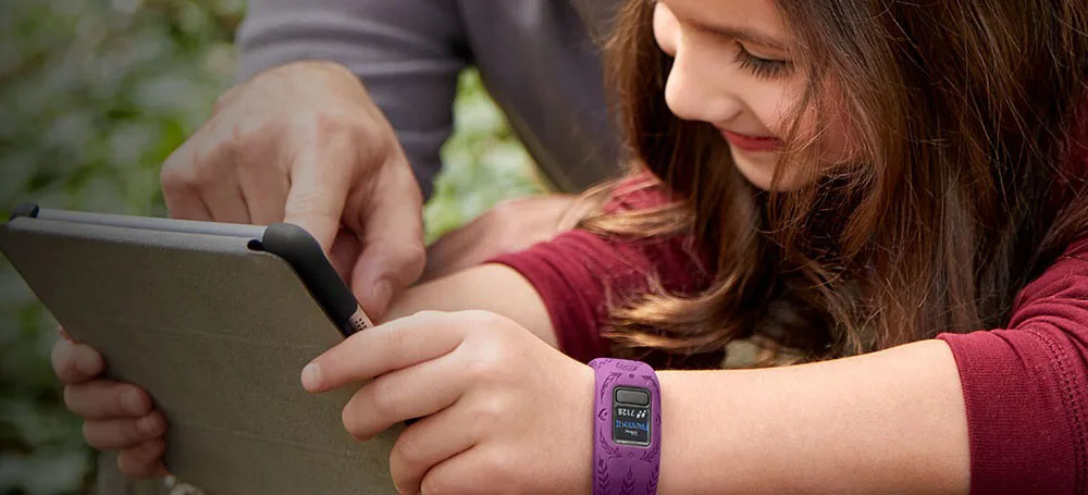 25655-vivofit_jr_2-disney_frozen_2-desktop-02-cf90ff70-2fbc-4b71-b91c-74879bf08c5b