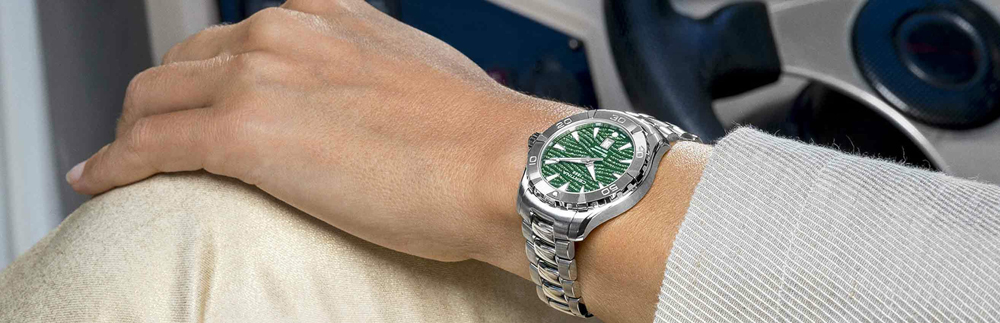 DSActionLady_C032.251.11.091