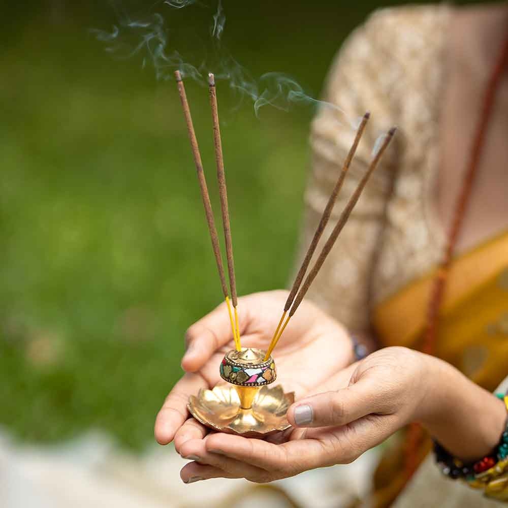 A füstölők szerepe a hindu púdzsákban