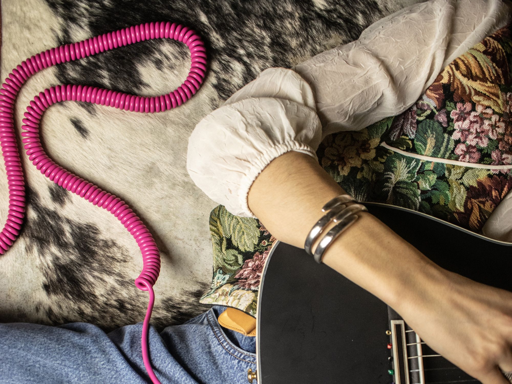 A PINK NEM HALOTT KI: Új gitáralapdarabok a Henry’s Music-tól