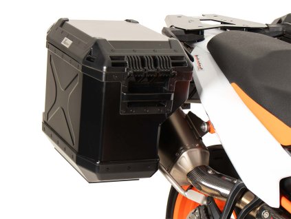 Nerezová sada nosičů kufrů s výřezem, včetně černých kufrů s výřezem Xplorer CutOut, pro KTM 890 SMT (2023-)