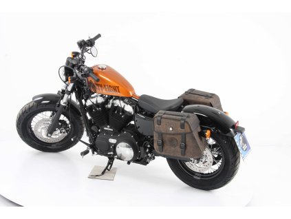 Kožený držák brašen s výřezem černý pro Harley-Davidson Sportster 883 Roadster/Iron 883/Super Low/1200 Custom/Forty-Eight/Seventy-Two/ 883 Custom