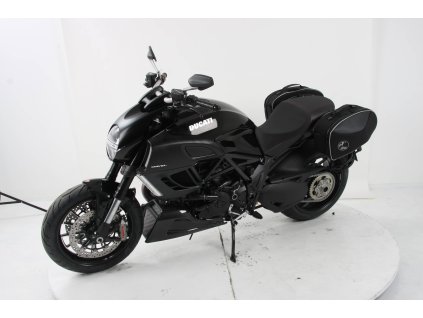 Boční nosič C-Bow černý pro Ducati Diavel (2011-2018)