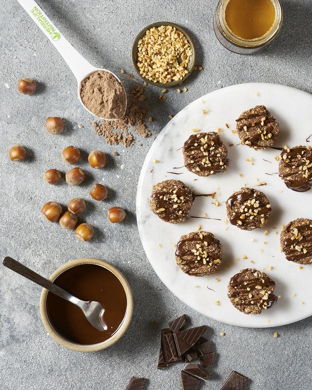 Raw proteinové sušenky s čokoládou a lískovými ořechy