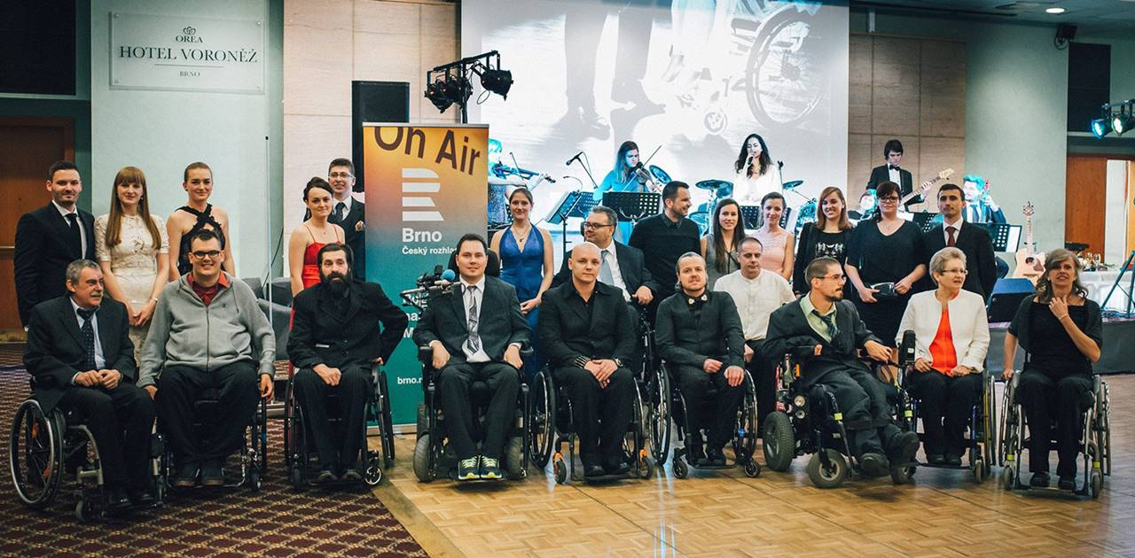 Ohlédnutí za Plesem pro Fenix 2019, kde byla Herbatica hrdým partnerem tomboly