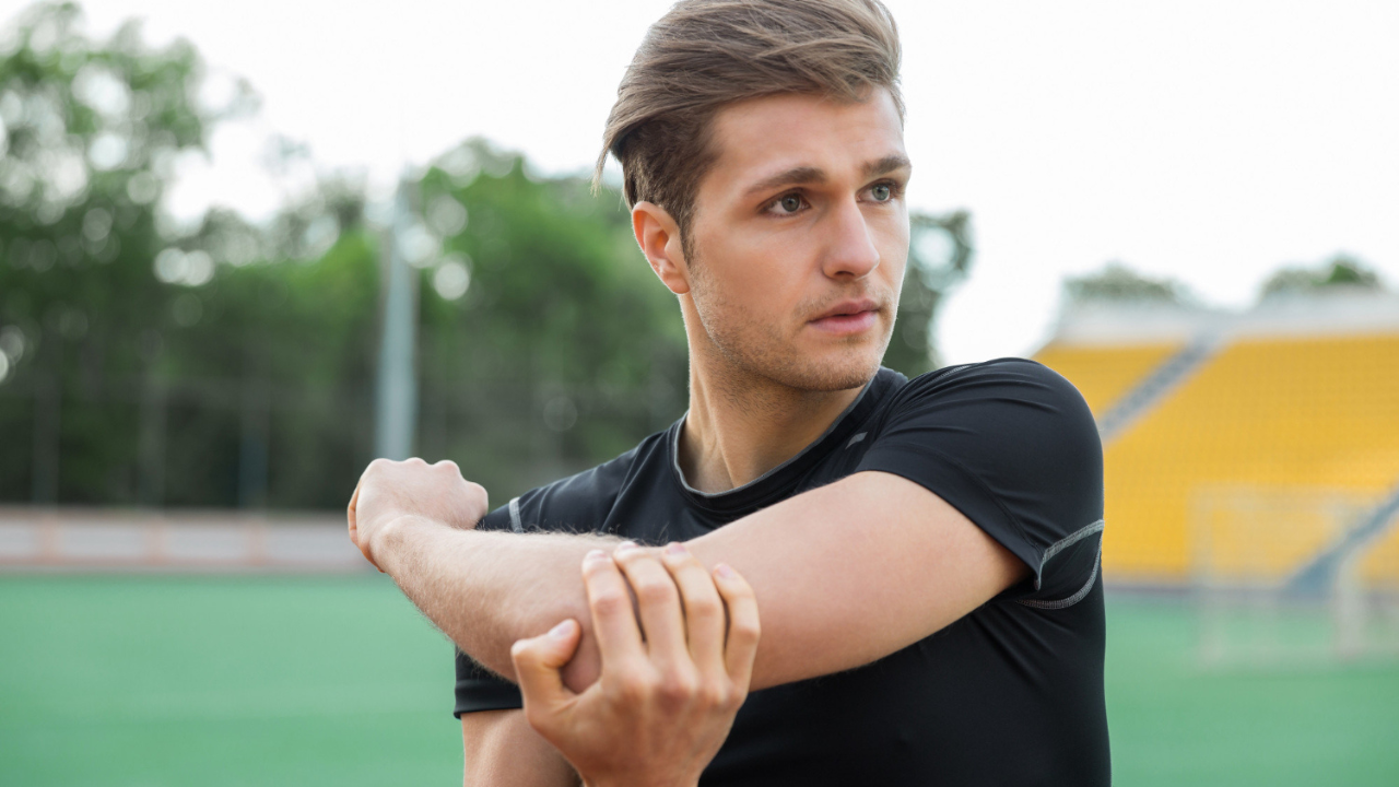 Tenisový loket: Jak se zbavit bolesti a vrátit se do formy?