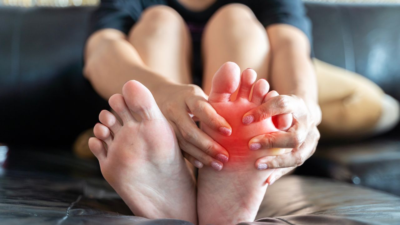 Szabaduljon meg a fájdalomtól és éljen teljes életet: tartsa kordában a köszvényét!