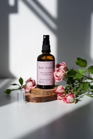 🌹 Kevesebb termék… több hatás! 💧 Rózsavíz ➡️ hidratál, megnyugtat és felfrissíti a bőrt. ✨ természetes ragyogás 🌿 minden...