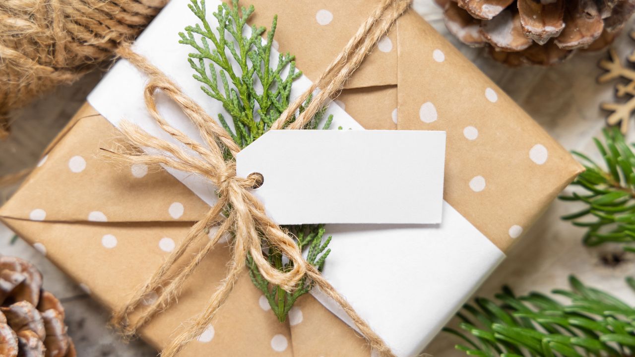 Vianočné darčeky pre ženy: ako vybrať dar, ktorý poteší srdce aj dušu