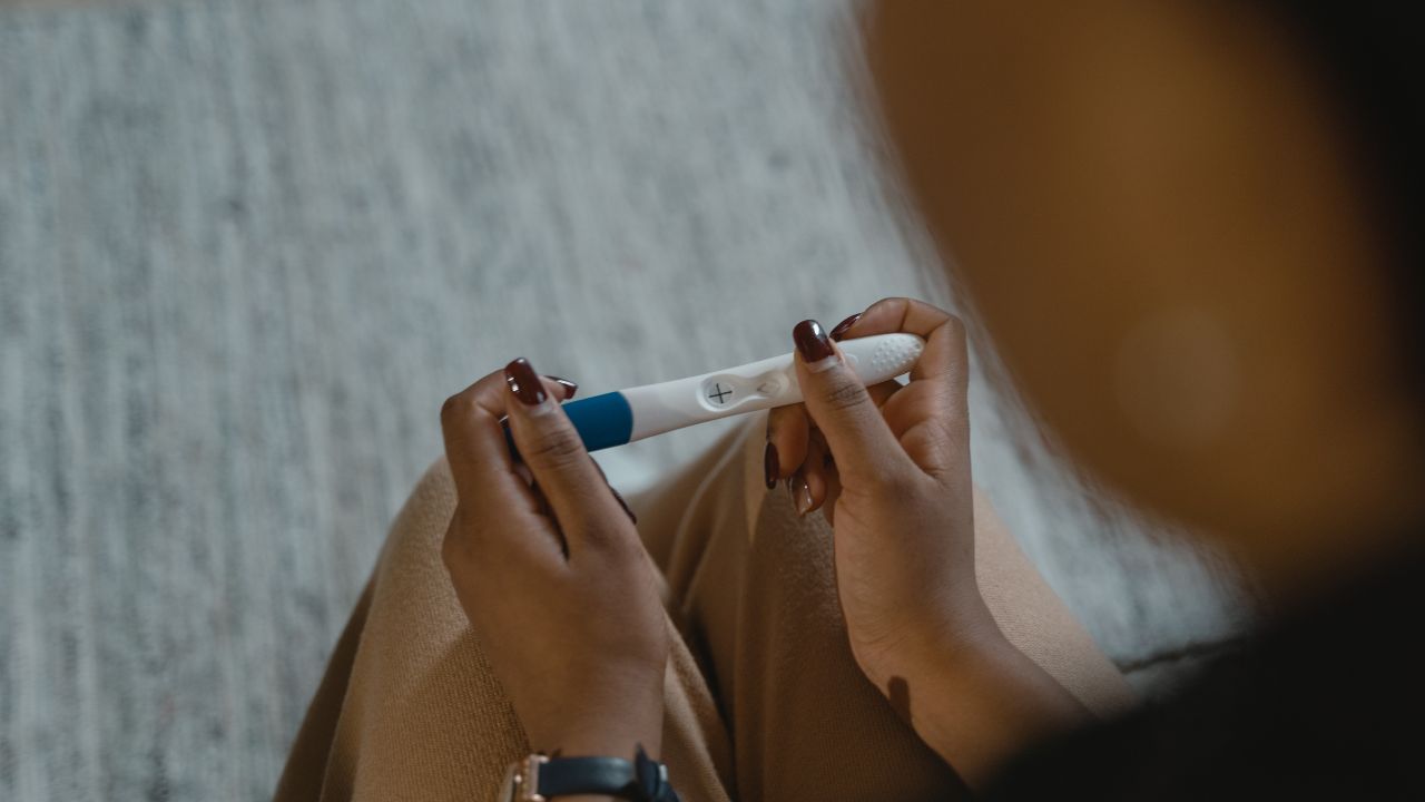 Príznaky tehotenstva: 12 signálov, ktoré vaše telo prezradí skôr, než test