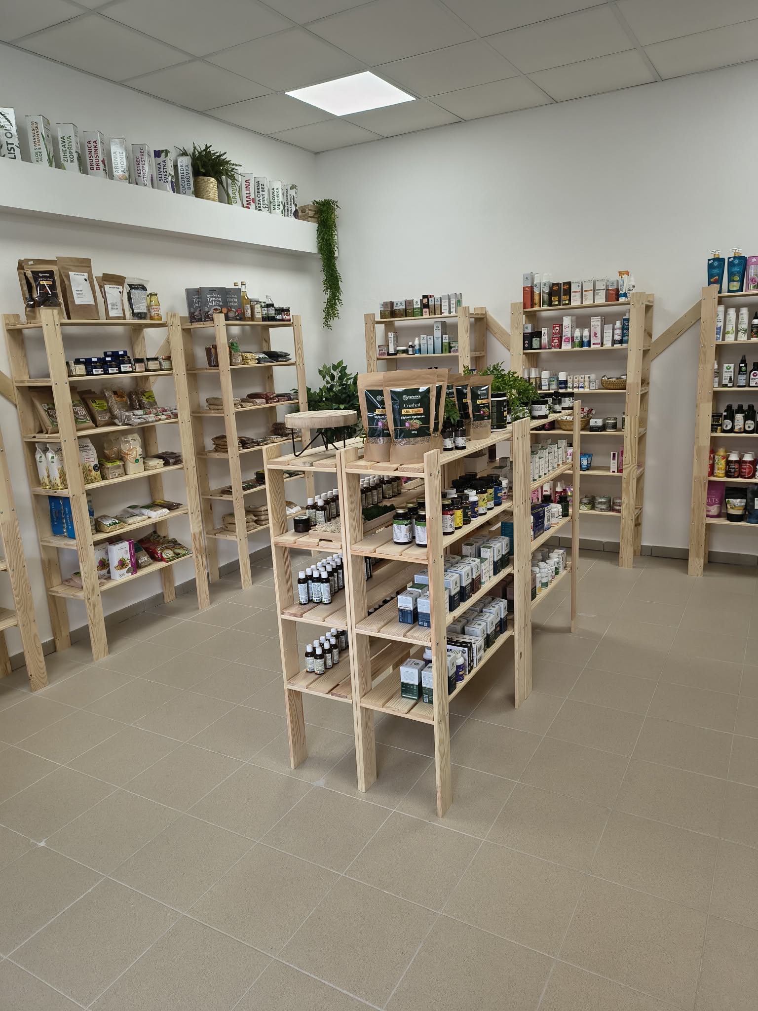Interiér predajne Herbatica v Čadci